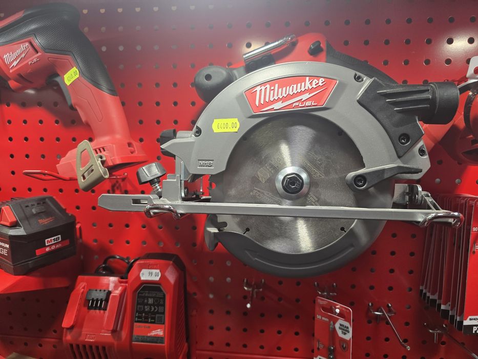 Акумулаторен безчетков ръчен циркуляр Milwaukee M18CCS55