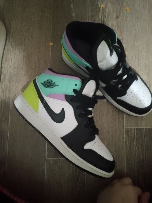 Продам кроссовки фирменные Nike. Размер 36 состояние отличное