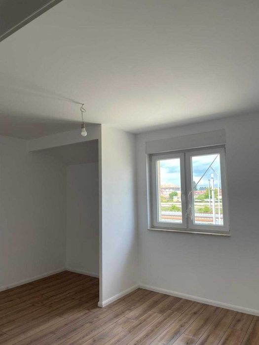 Vand 1/2 duplex ,  str. S . Barnutiu  . cartier nou