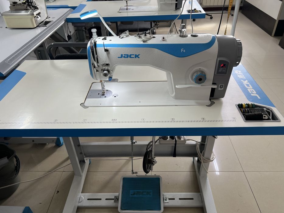 Срочно продам швейную машинку