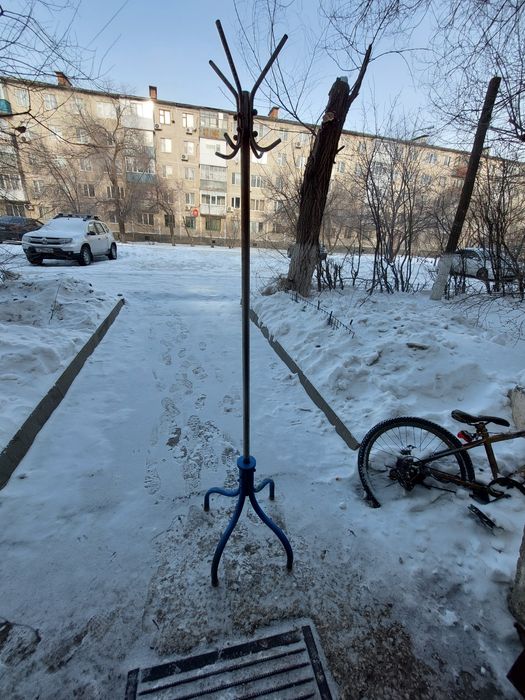 Продам вешалки и обувницы