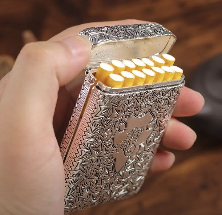 Продам металлический, ретро портсигар.