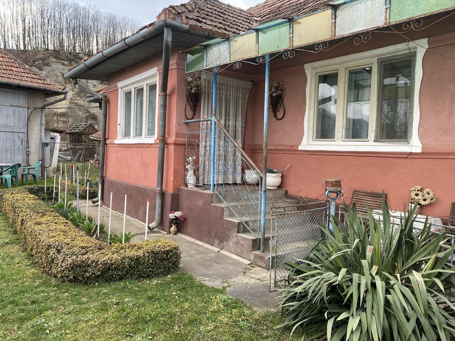 Vând casă în localitatea Var, oraș Jibou.