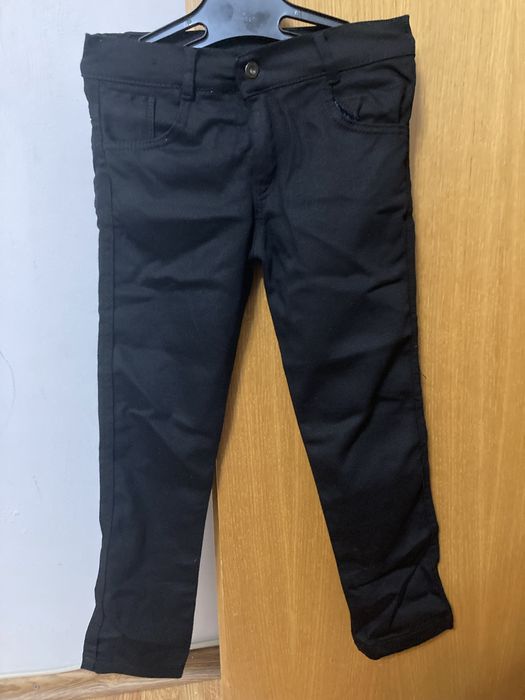 Pantaloni baieti , varsta 9 ani