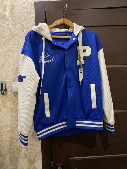 Бомбер куртка новая