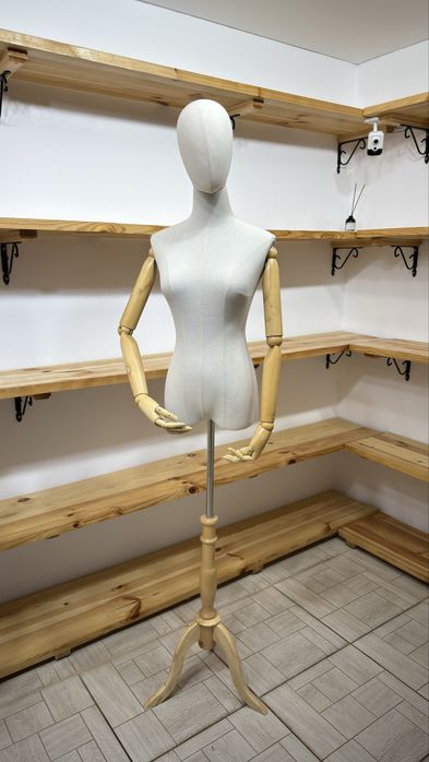 Манекен с руками