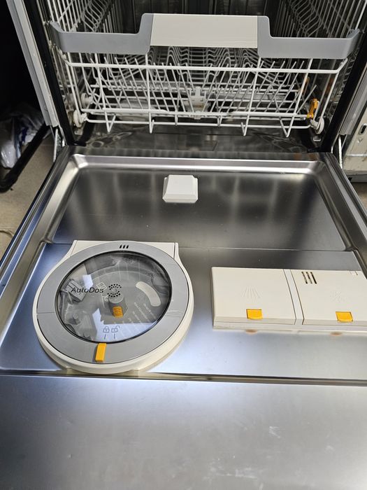Съдомиялна за пълно вграждане Miele G7160 SCVi AutoDos Wifi