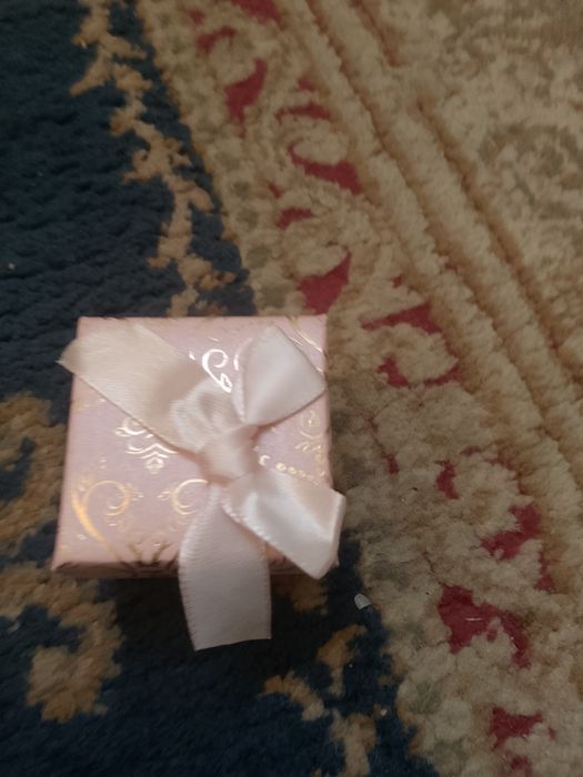 Продам золотые серьги