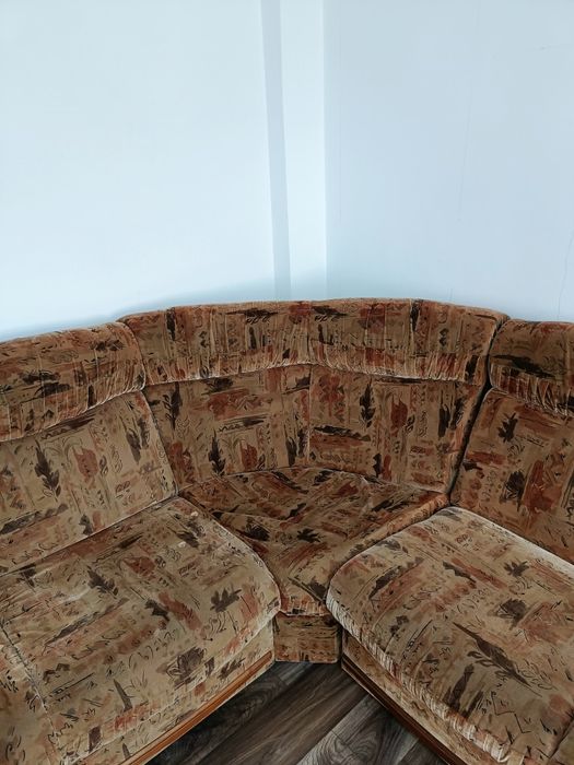 Colțar extensibil + fotoliu – stare bună