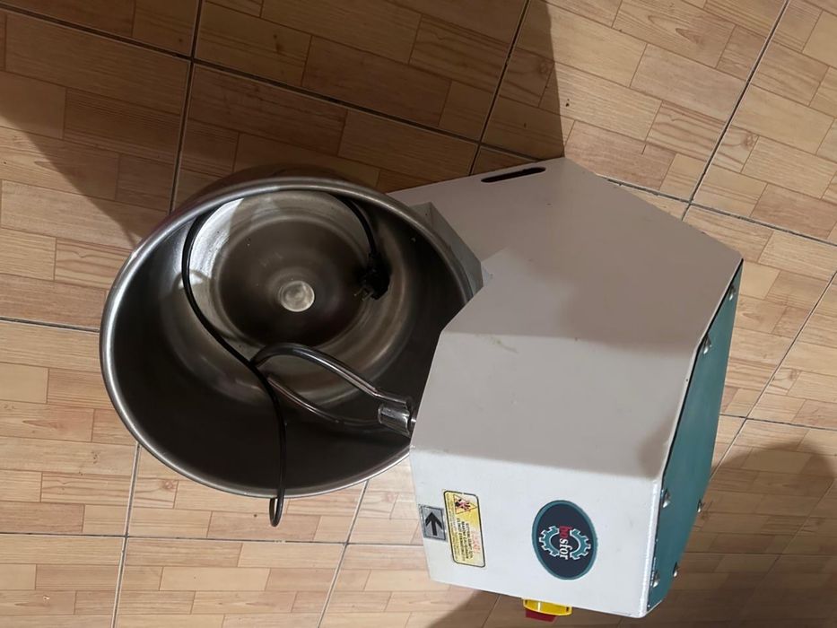 Тестомес в отличном рабочем состоянии