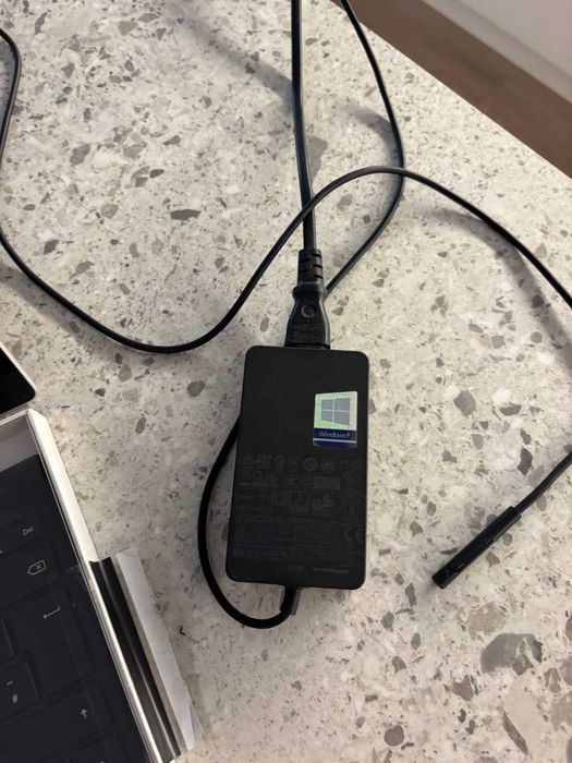 Microsoft Surface Pro + Type Cover + Surface Pen + Зарядно