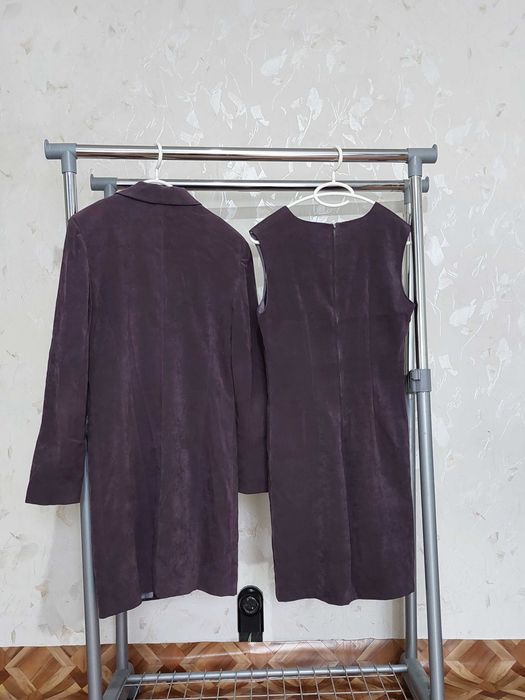 Дамски костюми, различни модели, различни номера