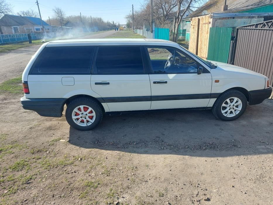 Продам пассат б3 1.8 моно гур