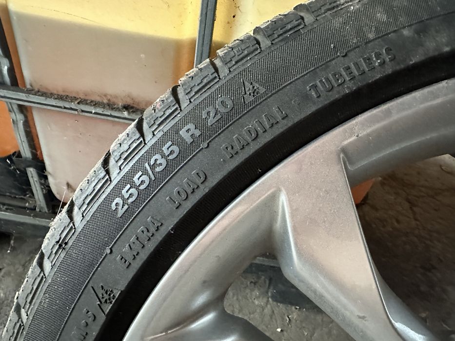 Продавам 4бр. Зимни гуми Continental 255/35/20