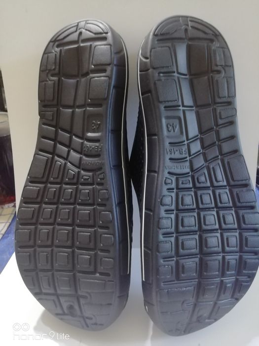 Продавам нови унисекс чехли номер 43, за ходило 27,5 см.