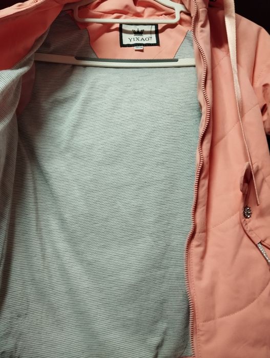 Продам куртку для девочки