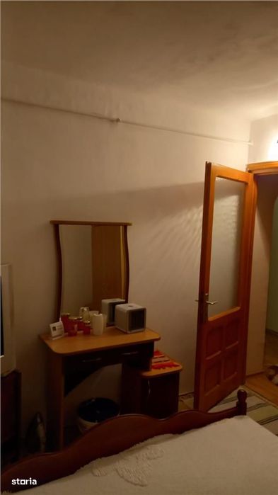 Apartament 2 camere semidecomandate,zona Cora