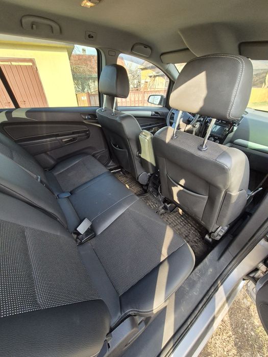 Vând Opel Zafira 2009