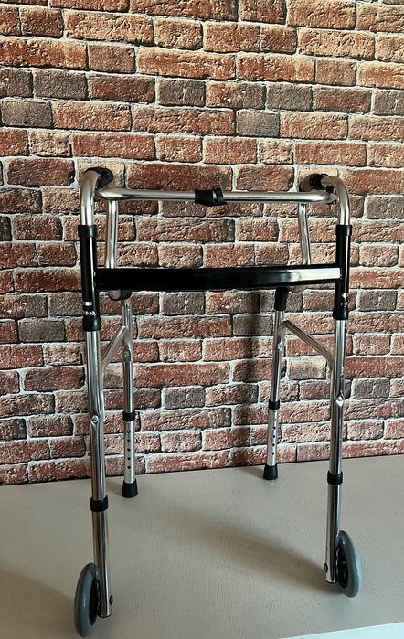 Ходунки для взрослых с колесами