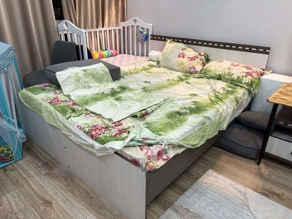 Продам спальный гарнитур