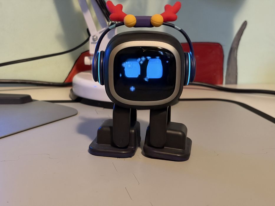Robot EMO cu statie Home