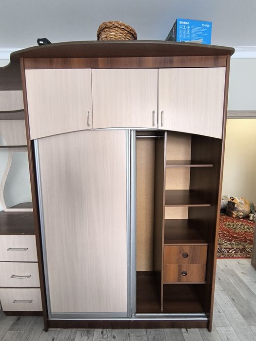 Продам Шкаф спальный