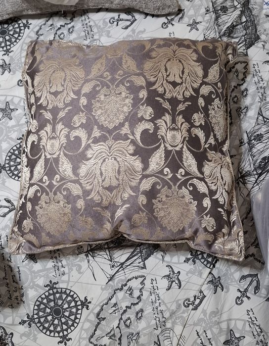 продам диванные подушки б/у г42х42