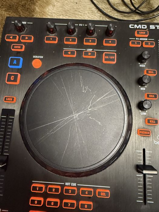 Конзола ,подходяща за начинаещи диджеи