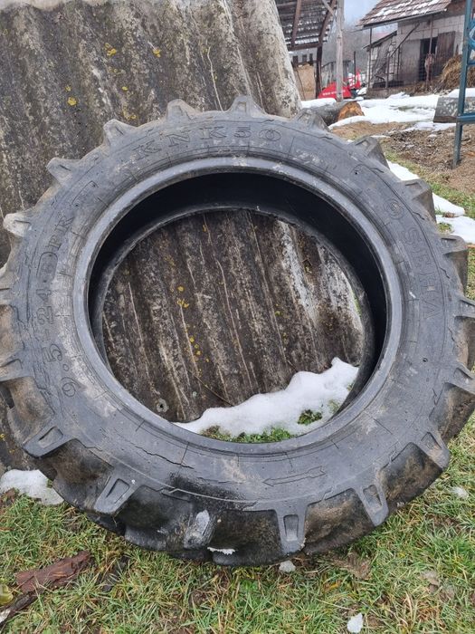 Vând 2 cauciucuri 9.5 r24