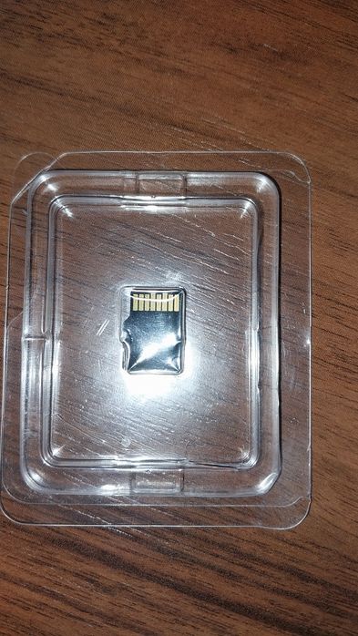 Продаётся флешка  микро на 8 ГБ