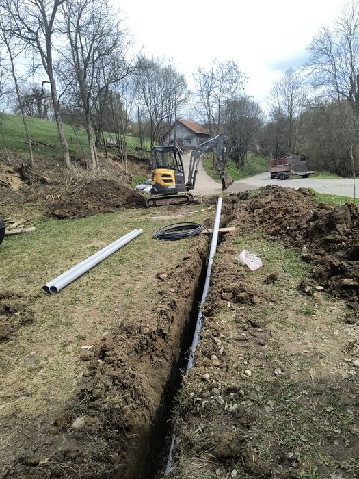 Execut lucrări cu mini-excavator 2.5tone