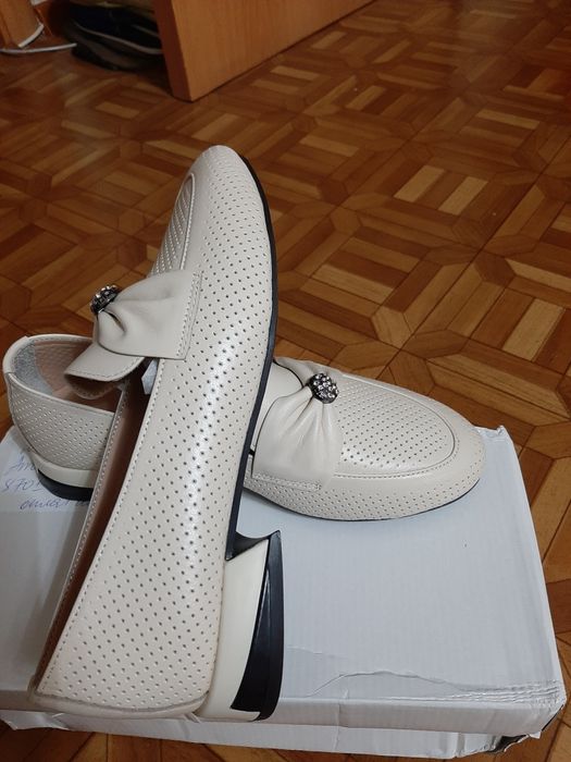 Продаю женский туфли