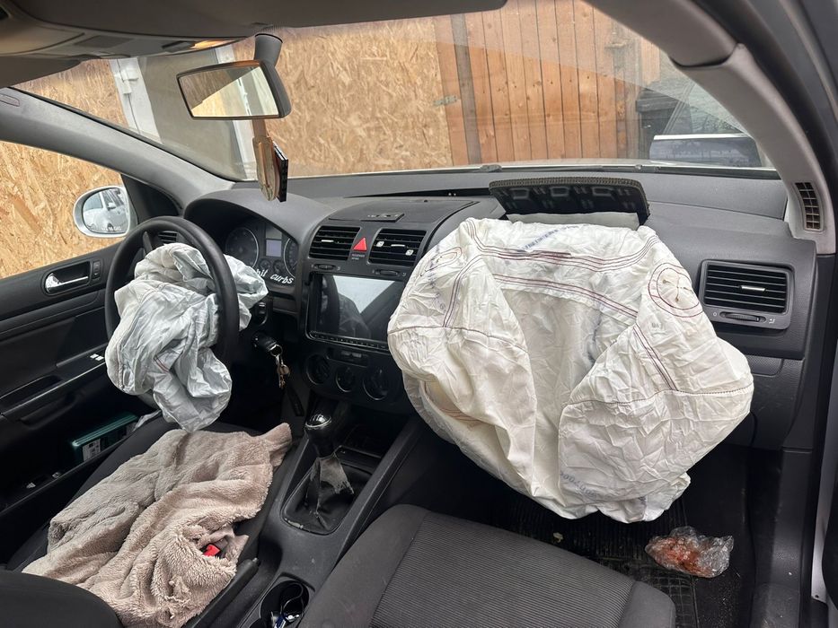 Golf 5 avariat de vanzare ori dezmembrare