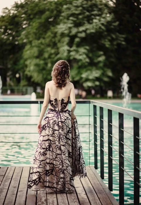 Официална рокля.