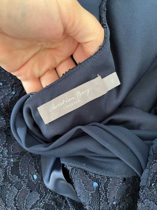 Дълга официална рокля в тъмно син цвят