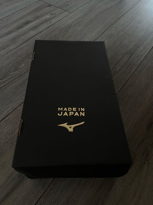Продам бутсы Mizuno, 39 размер