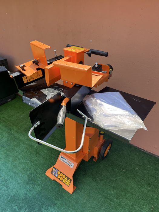 Нова Вертикална Цепачка за Дърва Villager 7тона. 3000W.Внос Германия