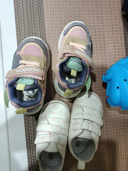 Продам детскую обувь