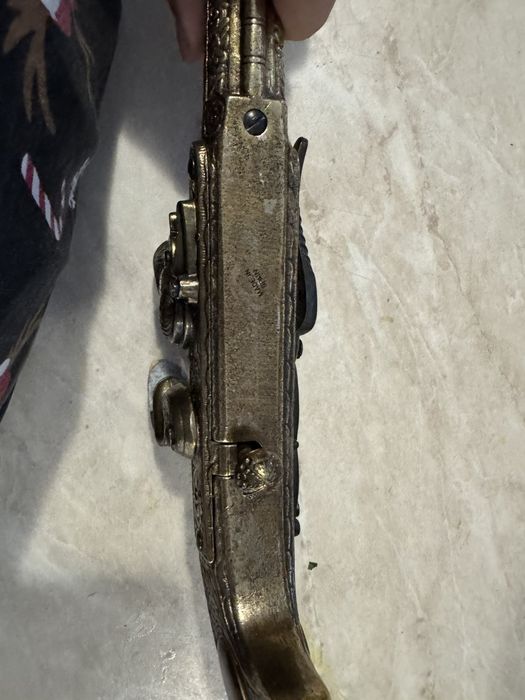 Декоративен старинен пистолет