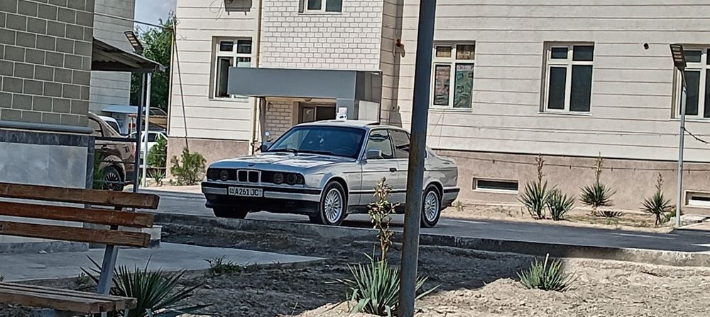 Bmw e34 525 sotiladi