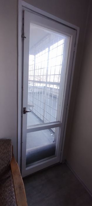 Подарявам дървена дограма от панелен блок