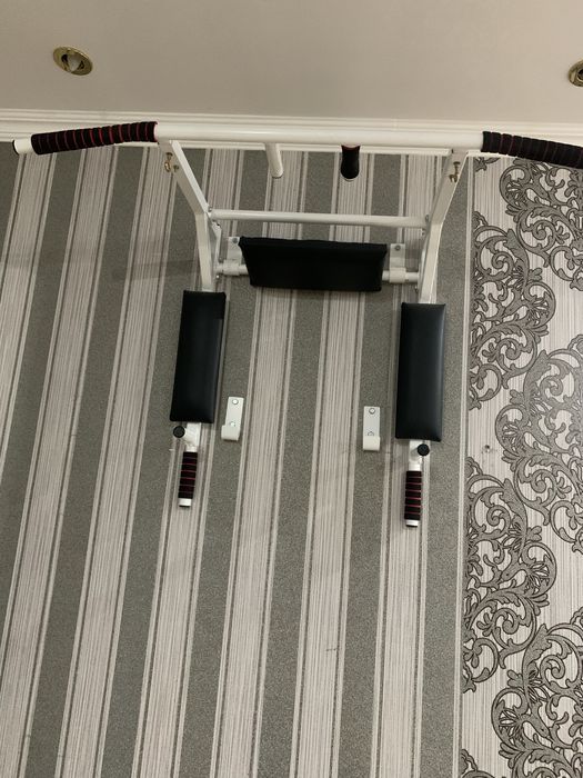 Продам турник  настенный