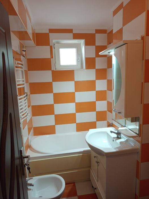 Închiriez apartament