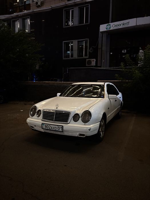 Мерседес         210