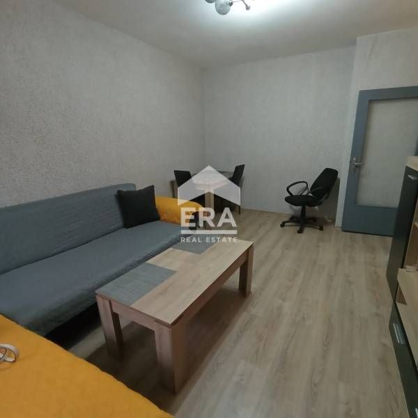 ЕРА Фаворит предлага под наем едностаен апартамент, преустроен на двус