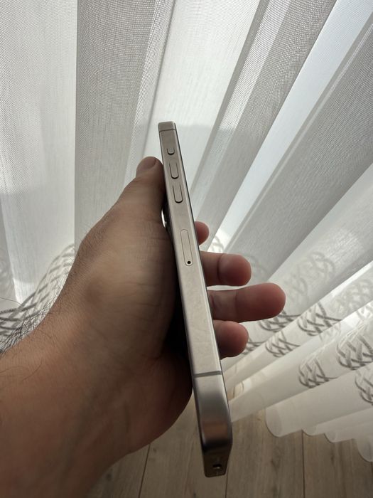 iPhone 15 pro. 128 GB. Silver. Ekranda dog’i bor