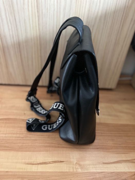 Нова Черна Раница Guess