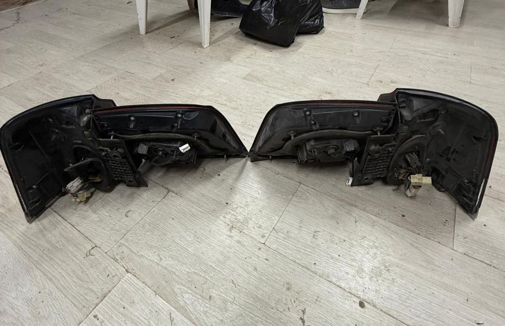 Задний фар Lexus LX570