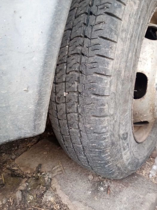 Camionetă Ford cu preluată