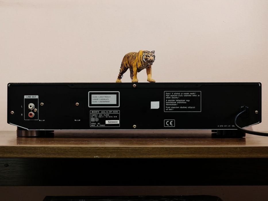 Sony CDP-XE200. Cd player. Date tehnice mari. Preț fix !